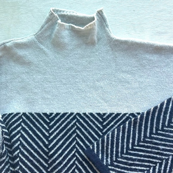 light grey/navy wool blend fashion t-neck sweater - Picture 1 of 2